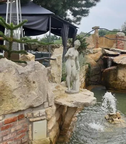 Karczma Rzym Dwór Alojamento de Acomodação e Pequeno-almoço 3*